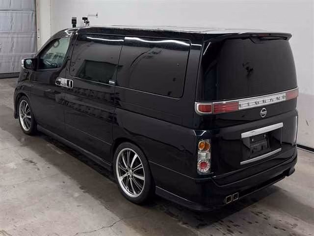 NISSAN ELGRAND