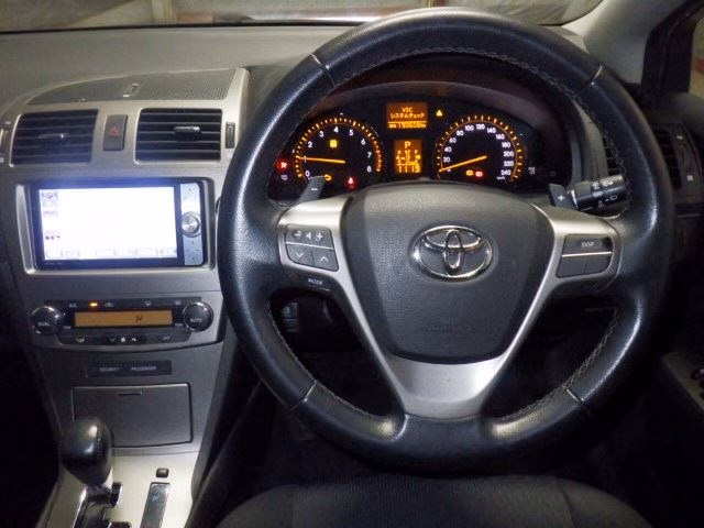 TOYOTA AVENSIS