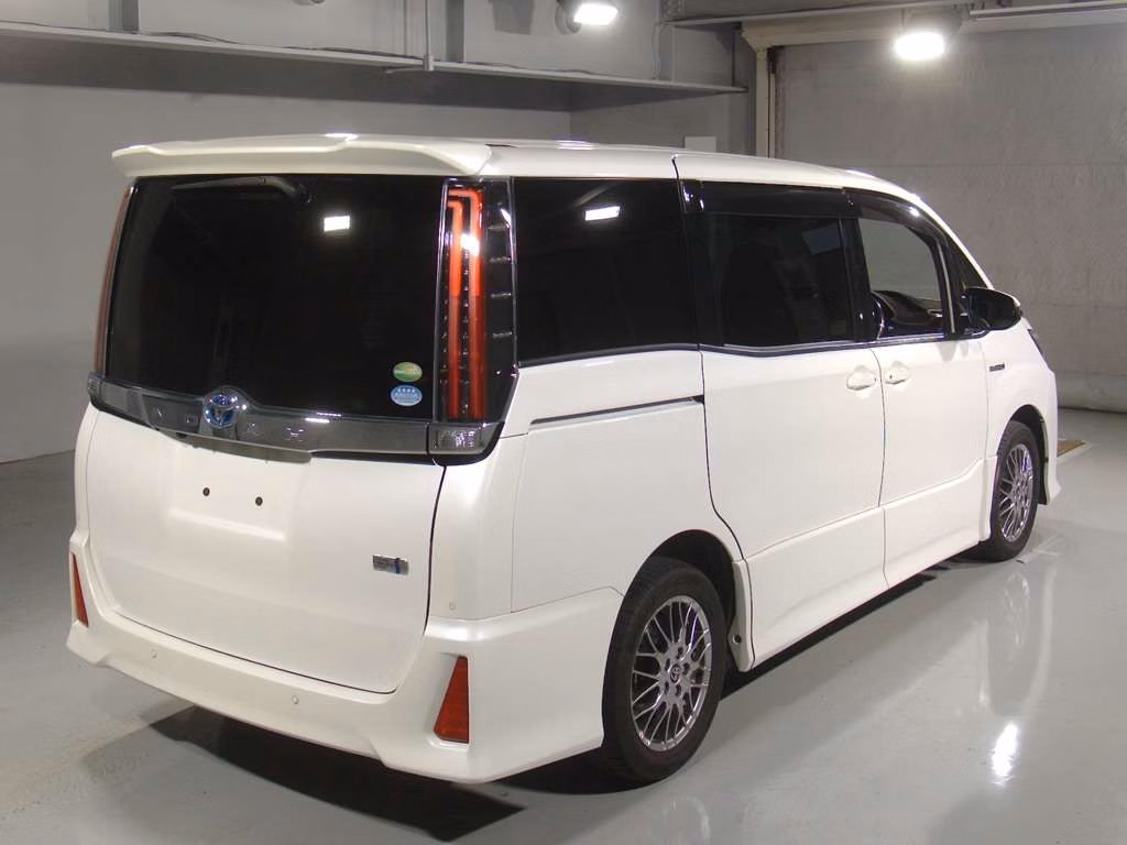 TOYOTA NOAH