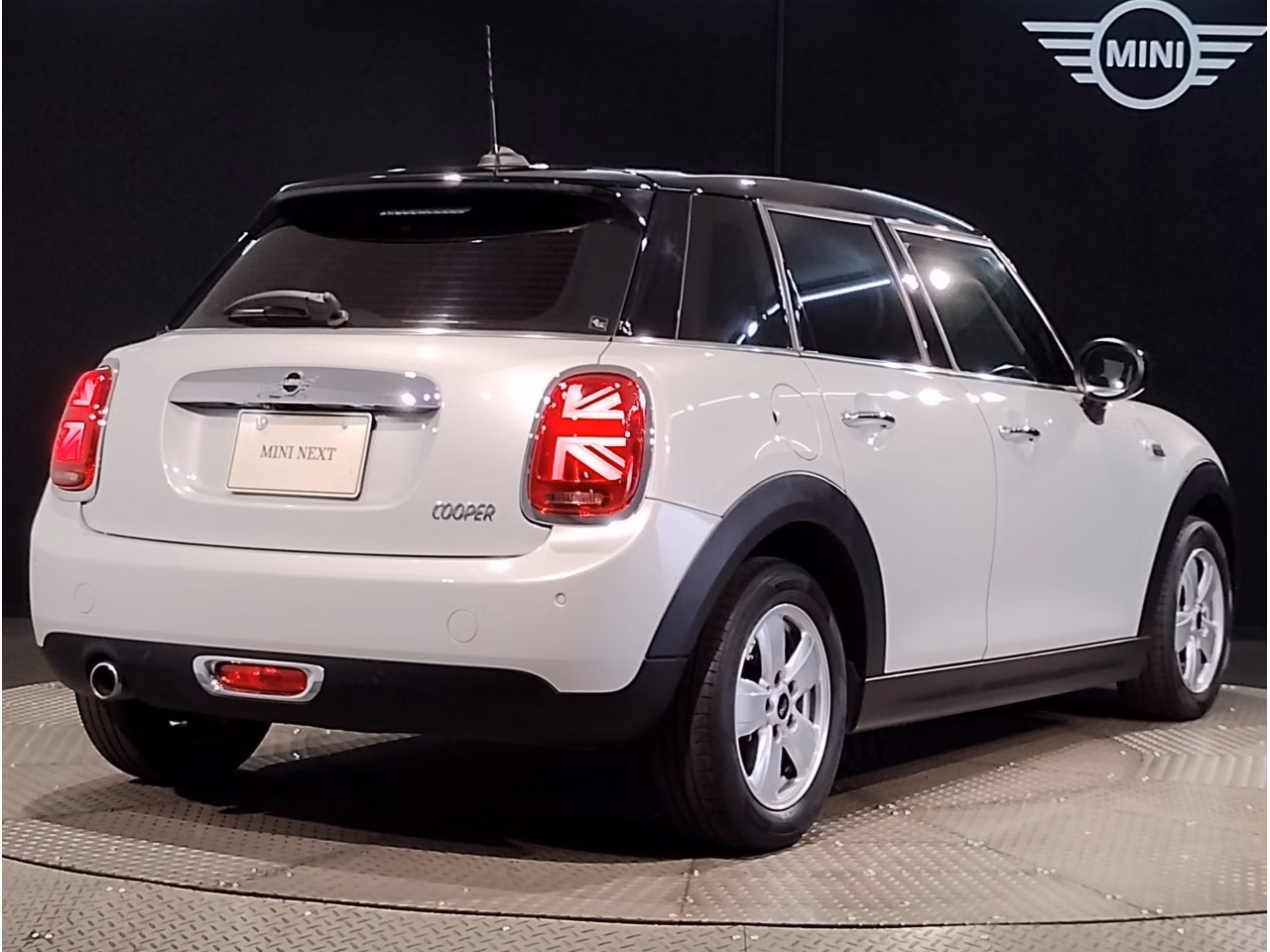 MINI HATCH