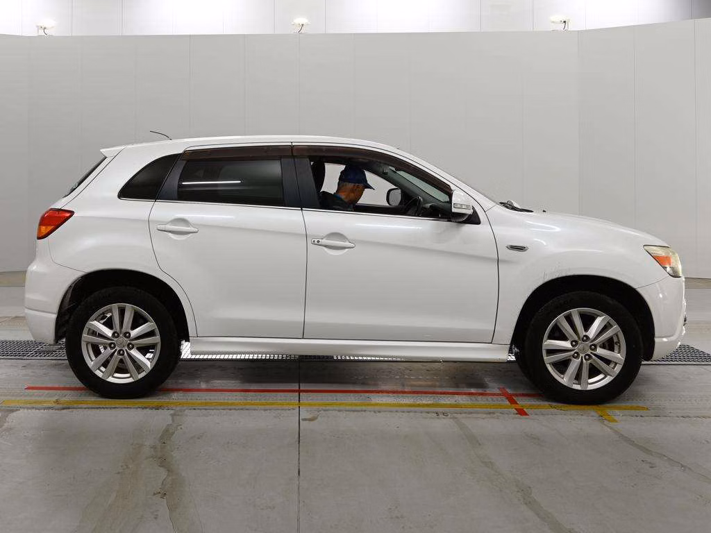 MITSUBISHI RVR