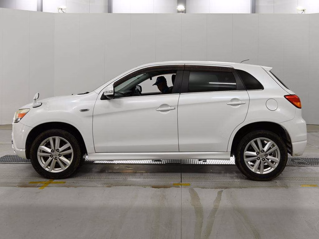 MITSUBISHI RVR
