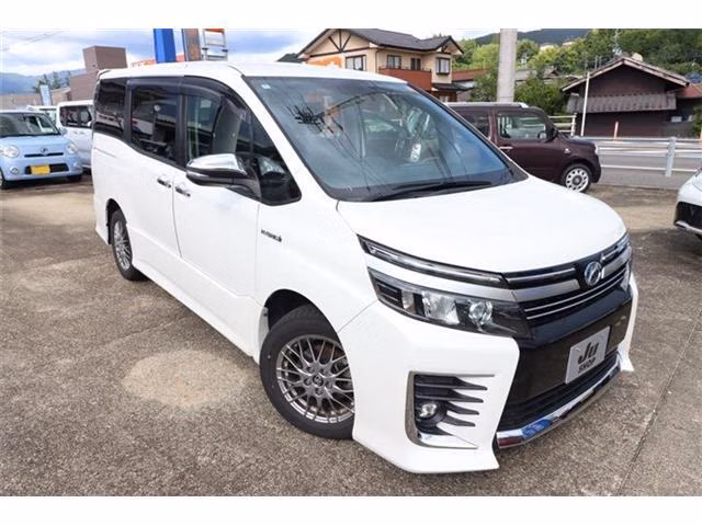 TOYOTA VOXY