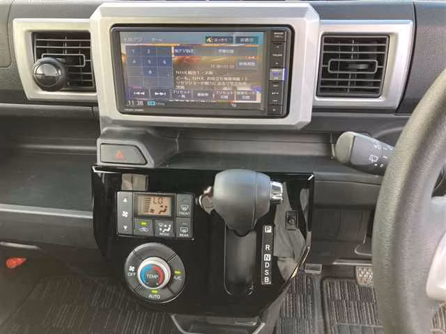 DAIHATSU WAKE