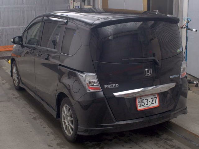 HONDA FREED SPIKE