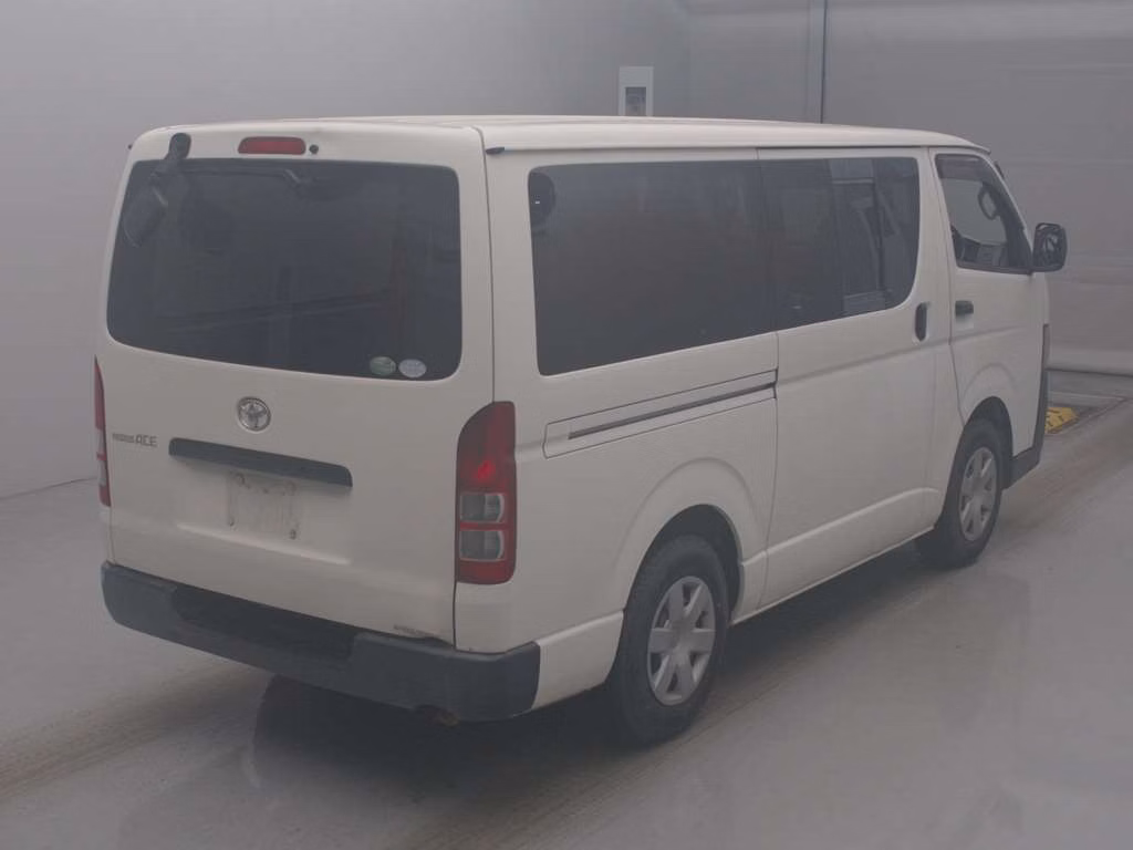 TOYOTA REGIUS ACE