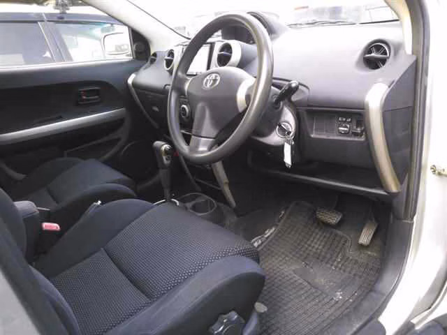 TOYOTA IST