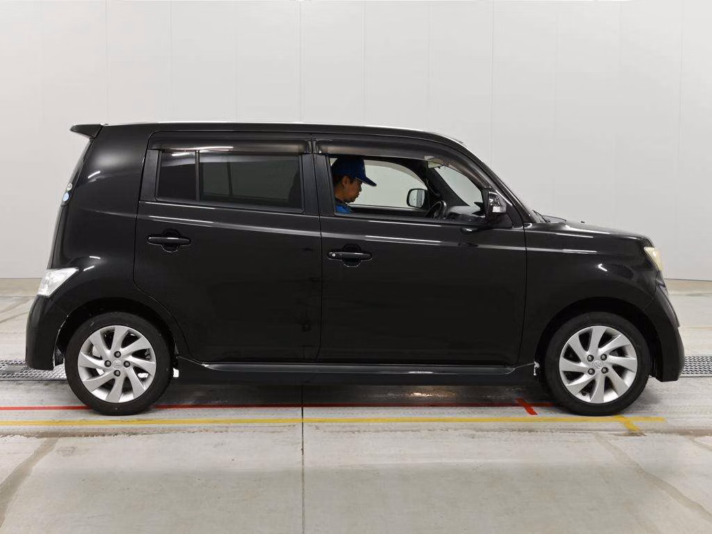 TOYOTA BB