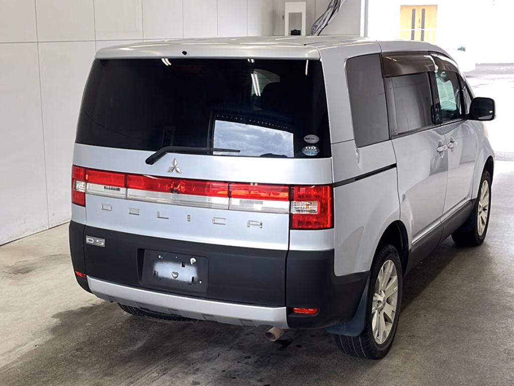 MITSUBISHI DELICA D:5