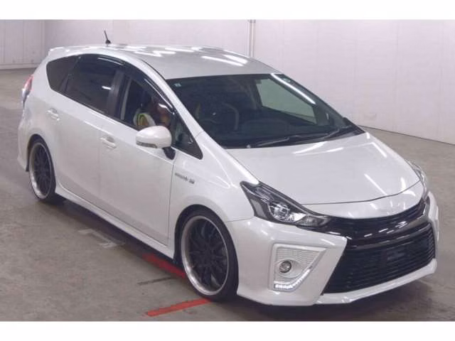 TOYOTA PRIUS ALPHA