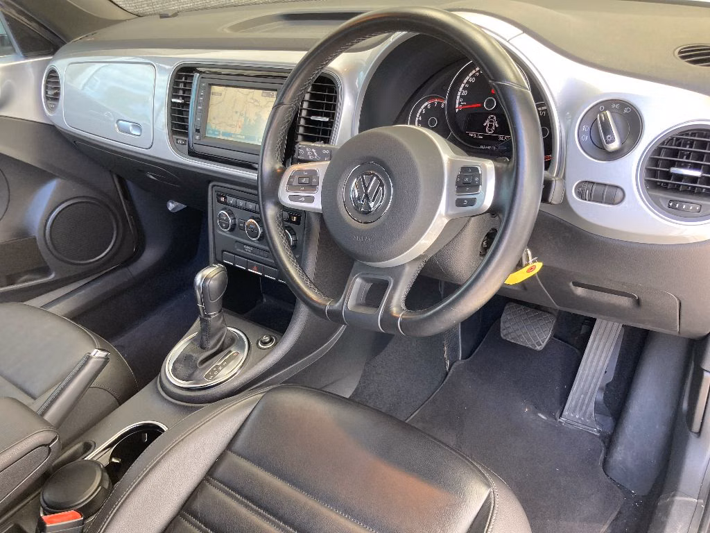 VOLKSWAGEN BEETLE