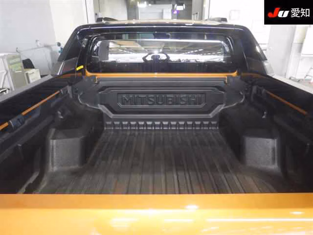 MITSUBISHI TRITON