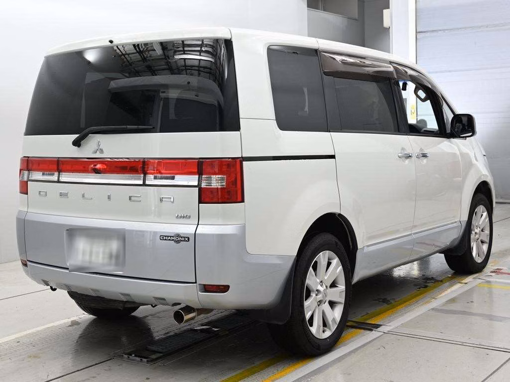 MITSUBISHI DELICA D:5