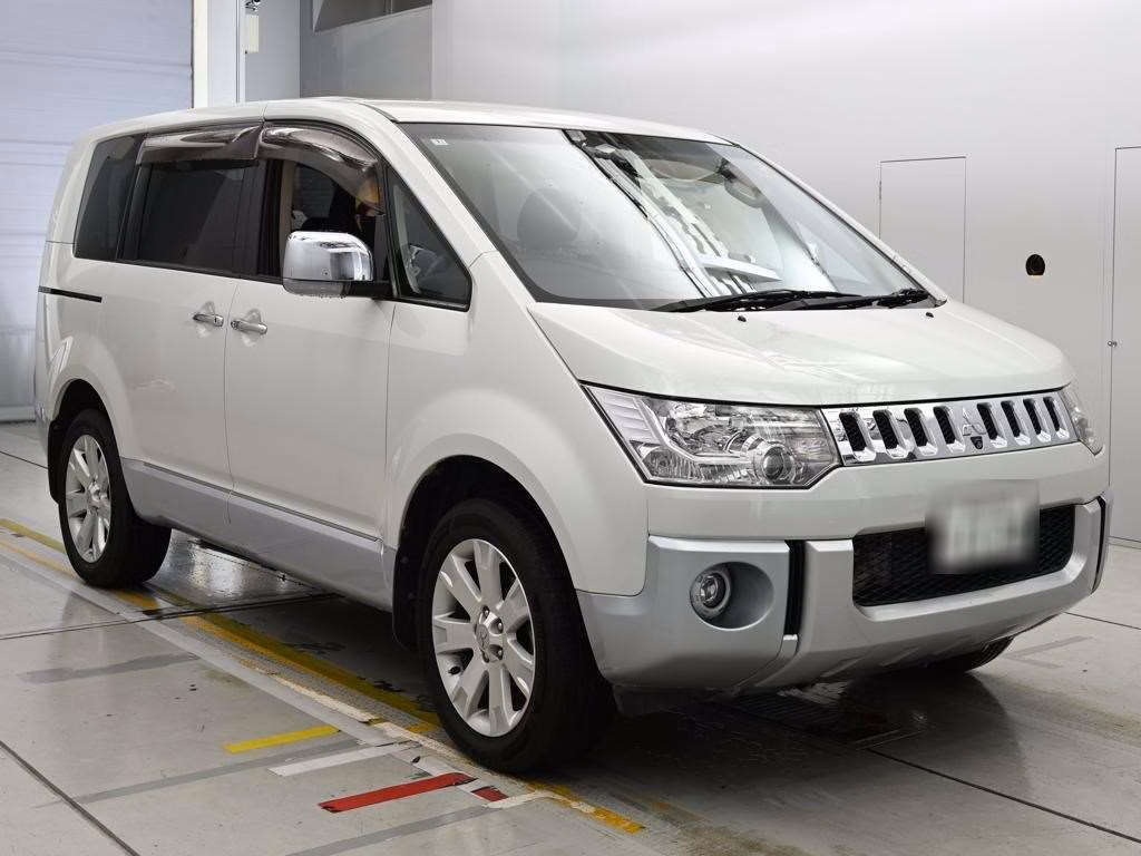 MITSUBISHI DELICA D:5