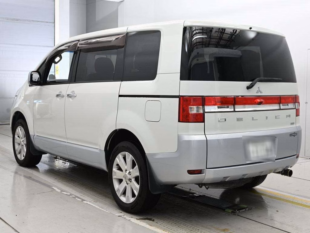 MITSUBISHI DELICA D:5