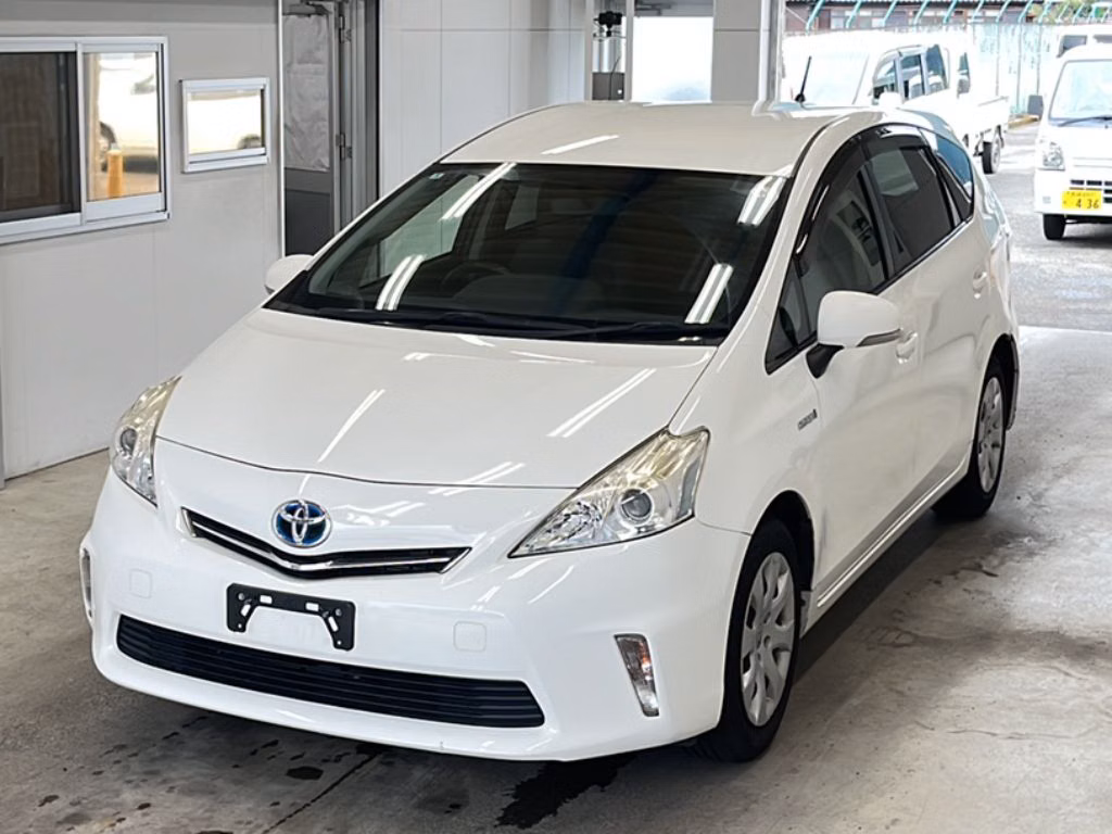 TOYOTA PRIUS ALPHA