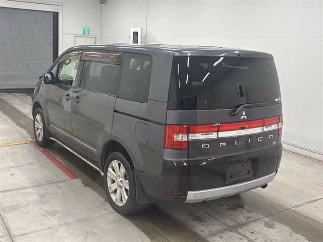 MITSUBISHI DELICA D:5