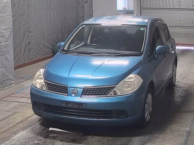NISSAN TIIDA