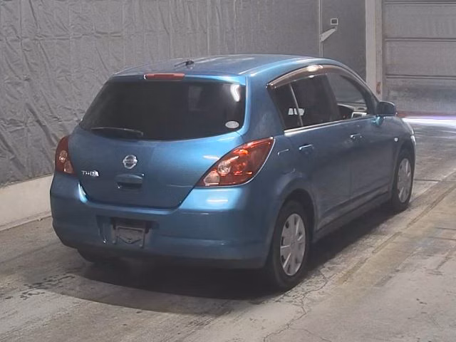 NISSAN TIIDA