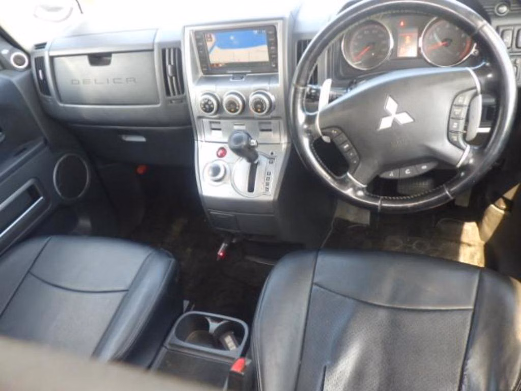 MITSUBISHI DELICA D:5
