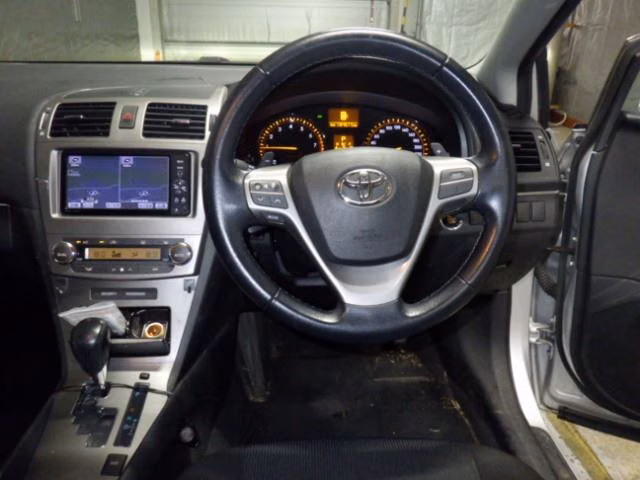TOYOTA AVENSIS
