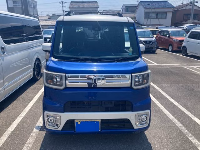 DAIHATSU WAKE