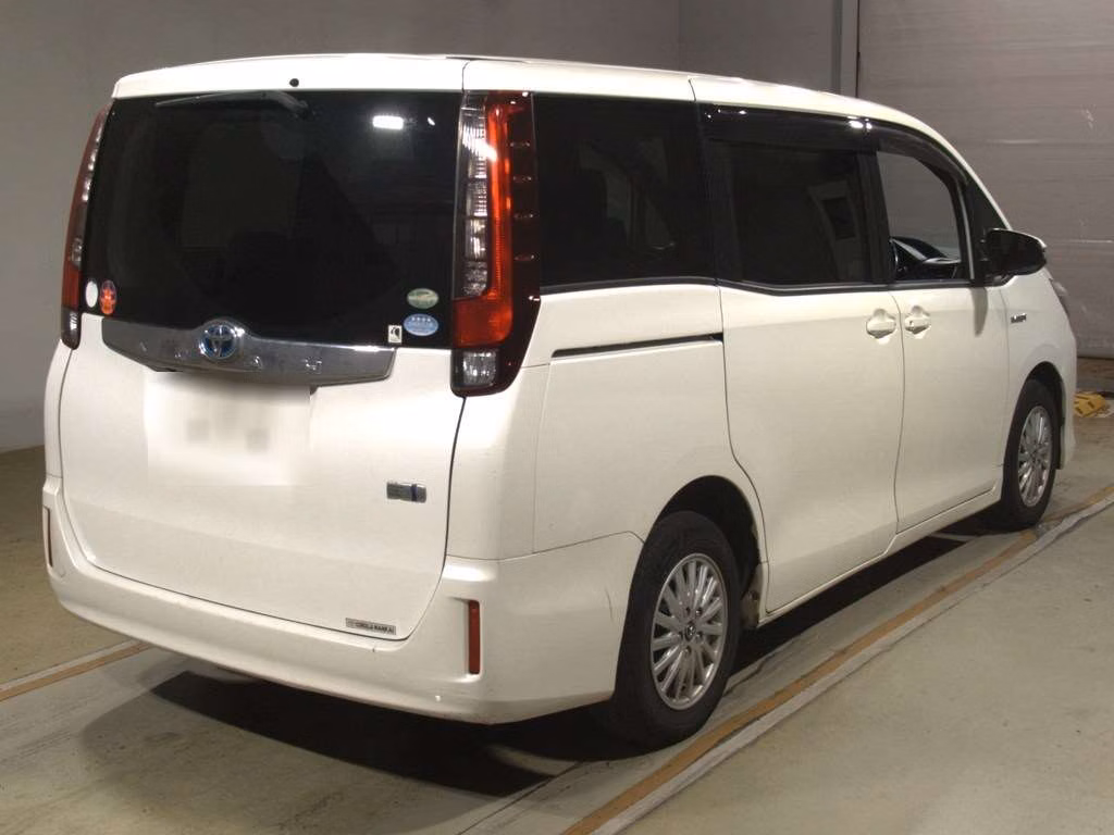 TOYOTA NOAH