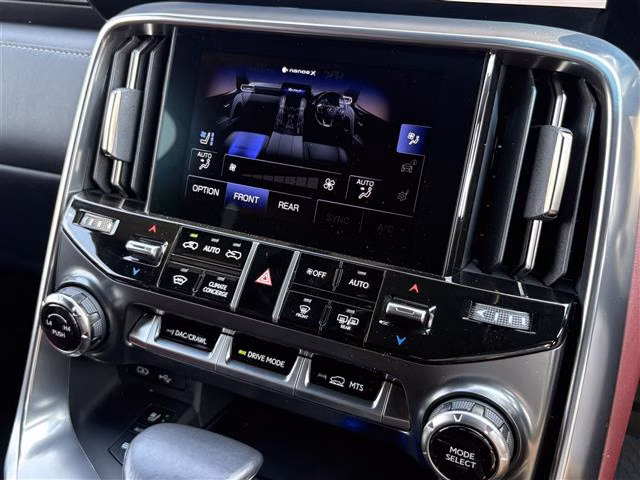 Lexus LX600