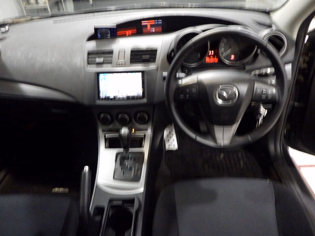 MAZDA AXELA