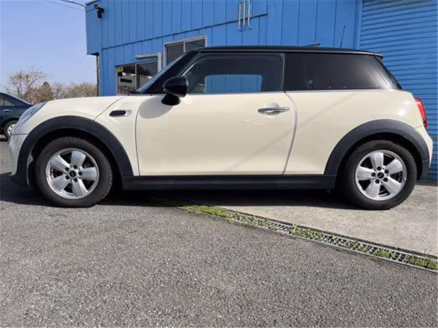 MINI HATCH