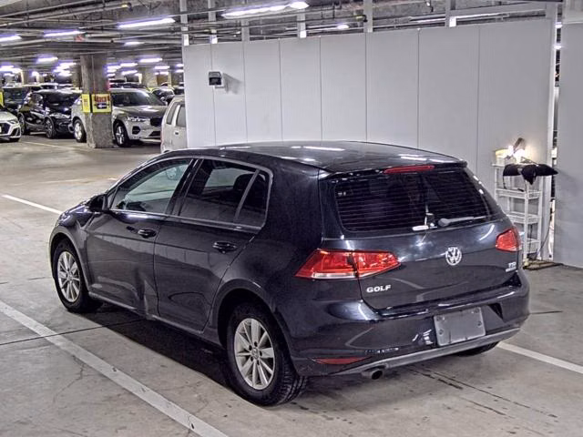 VOLKSWAGEN GOLF