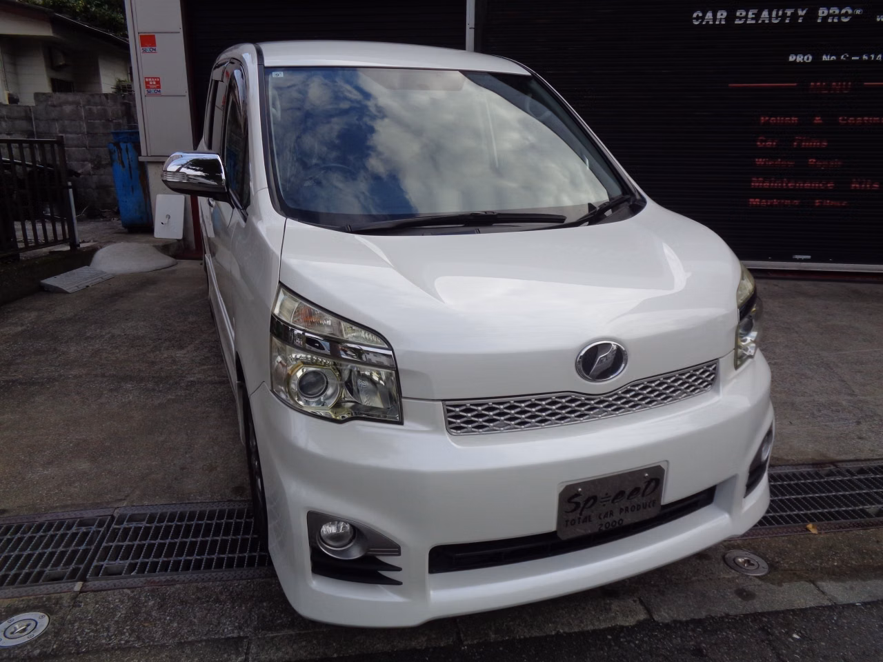 TOYOTA VOXY