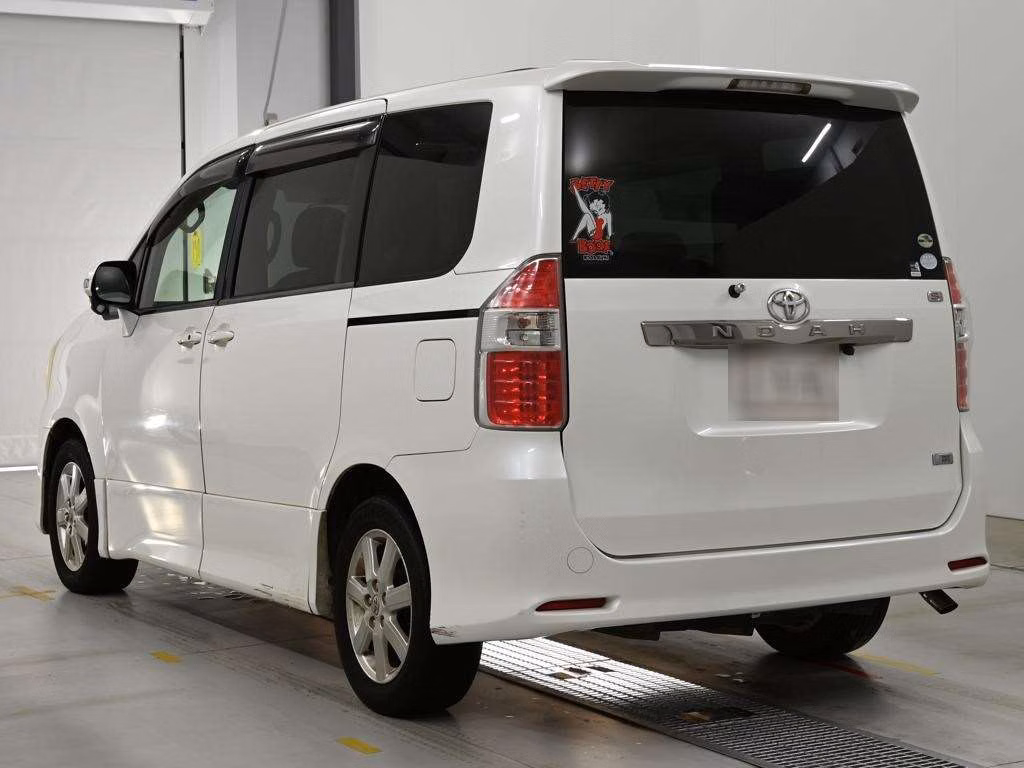 TOYOTA NOAH