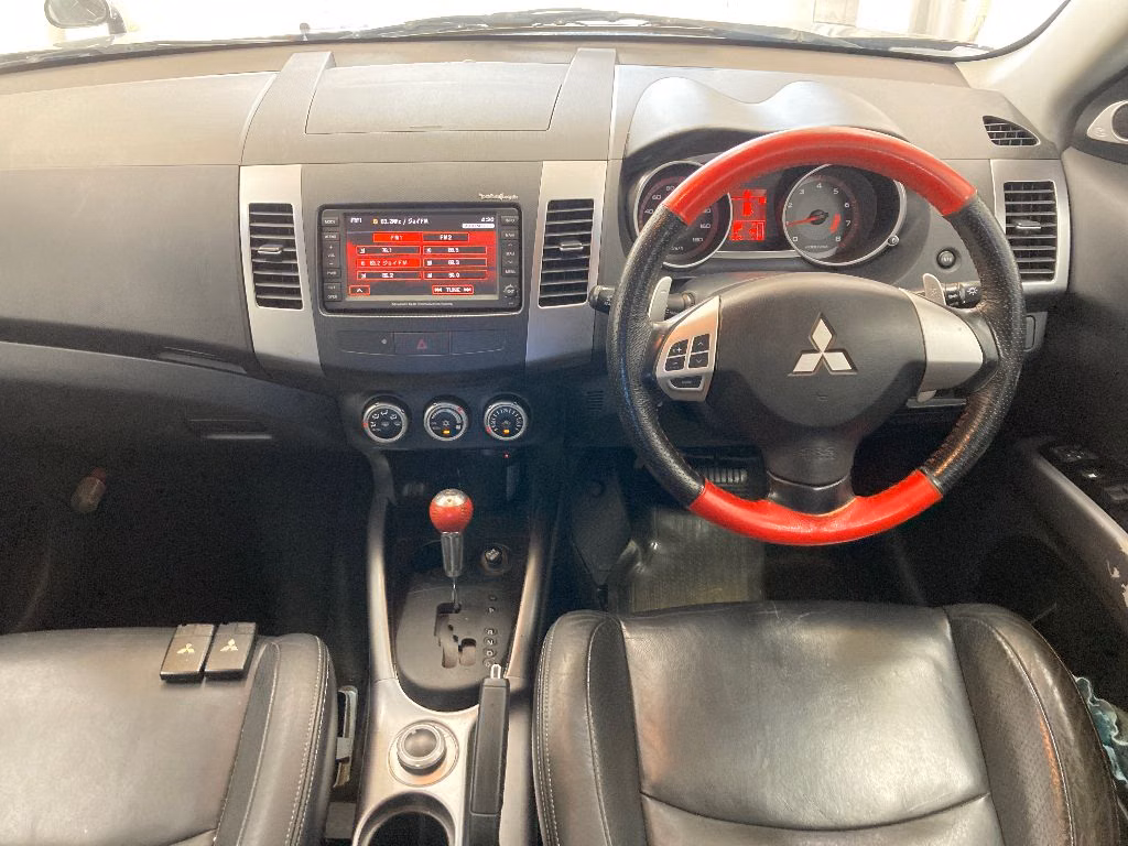 MITSUBISHI OUTLANDER