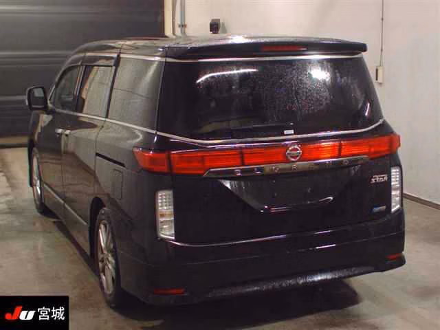NISSAN ELGRAND
