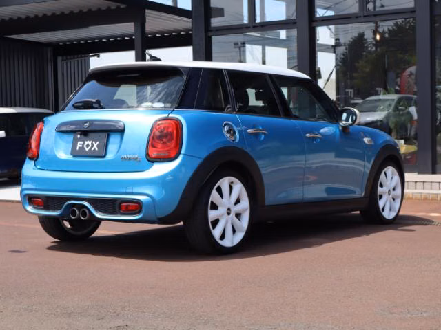 MINI HATCH