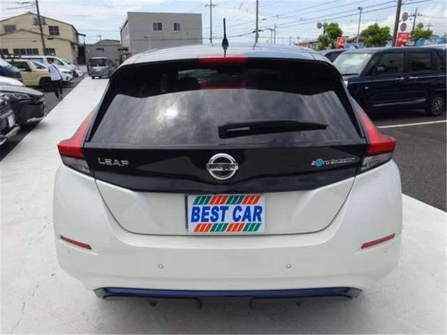 NISSAN LEAF