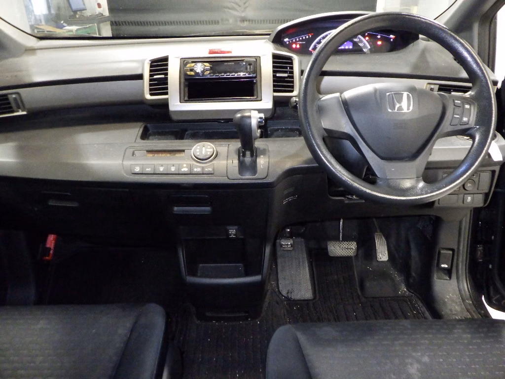 HONDA FREED SPIKE