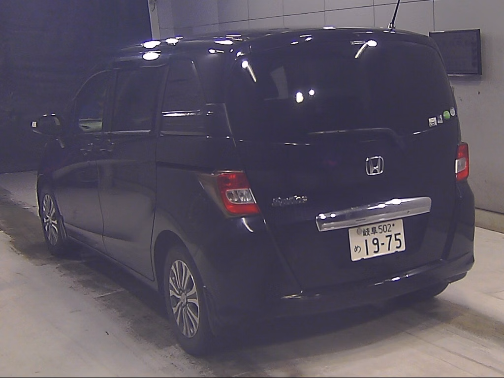 HONDA FREED SPIKE