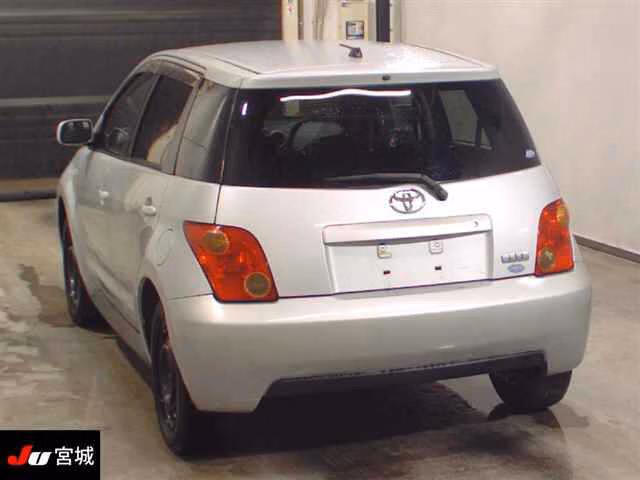 TOYOTA IST