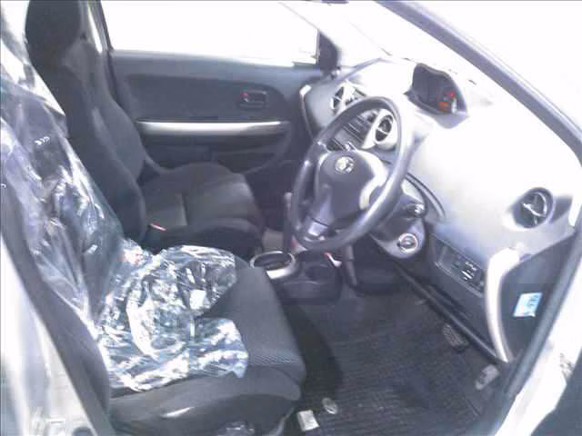 TOYOTA IST