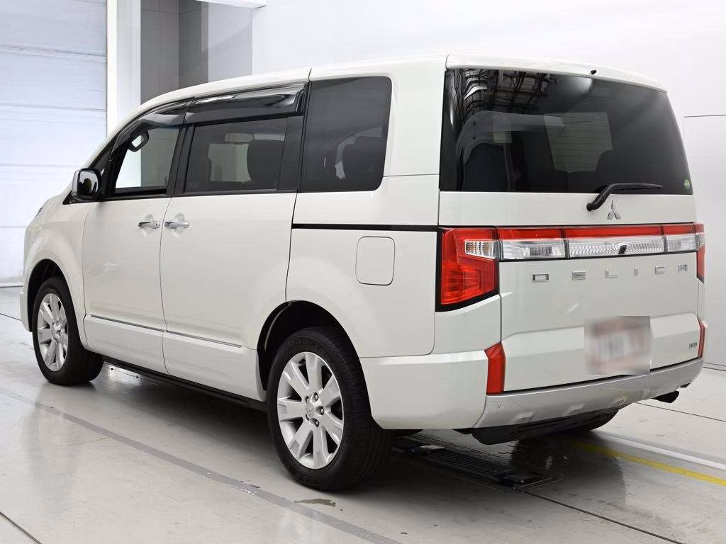MITSUBISHI DELICA D:5