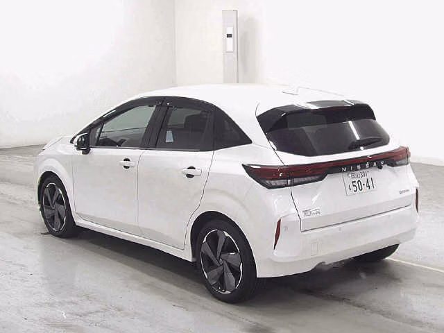 Nissan Aura