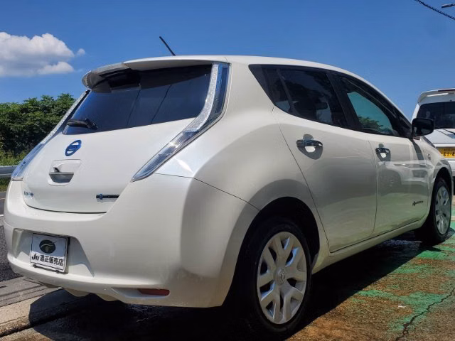 NISSAN LEAF