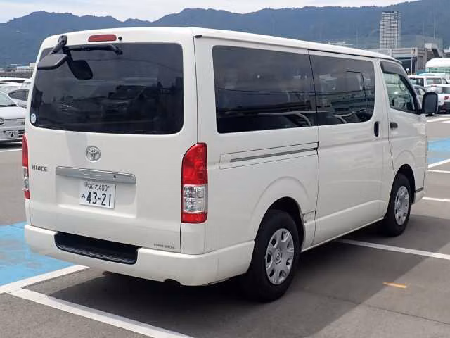 TOYOTA REGIUS ACE