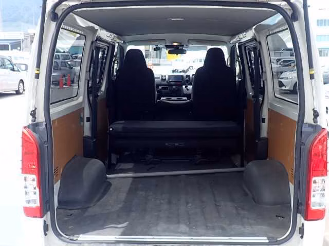 TOYOTA REGIUS ACE