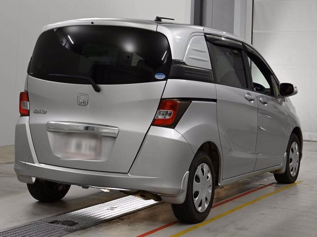 HONDA FREED SPIKE