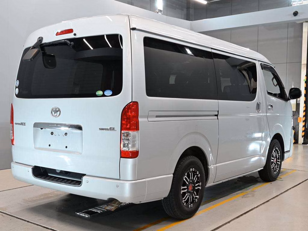 TOYOTA REGIUS ACE