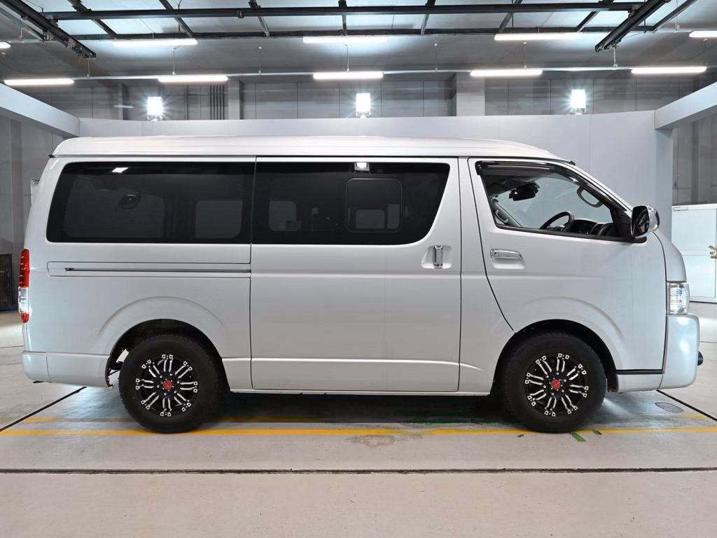 TOYOTA REGIUS ACE