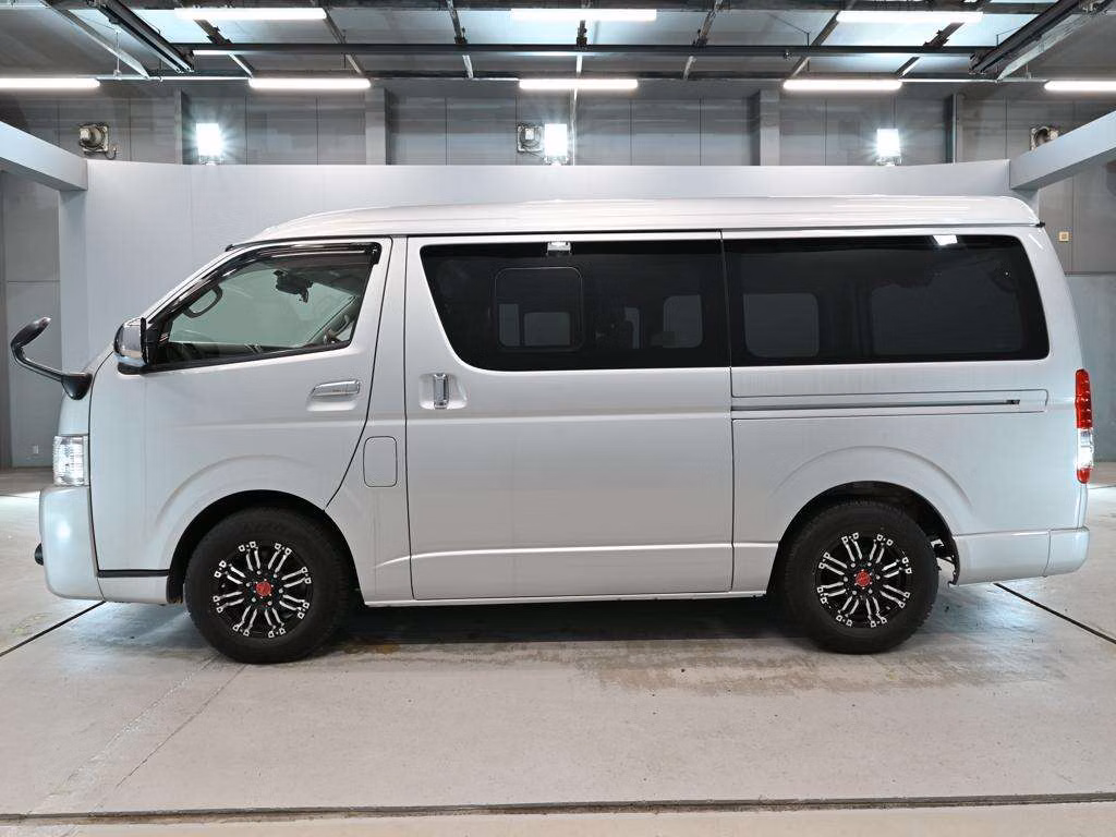 TOYOTA REGIUS ACE